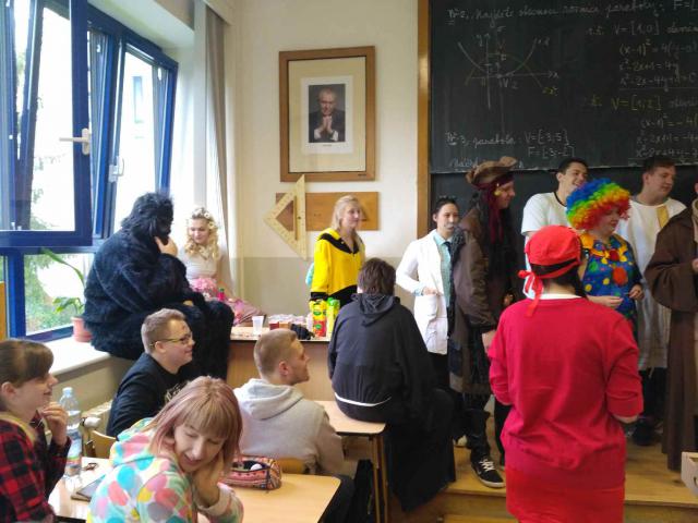 POSLEDNÍ ZVONĚNÍ POSLEDNÍ ZVONĚNÍ