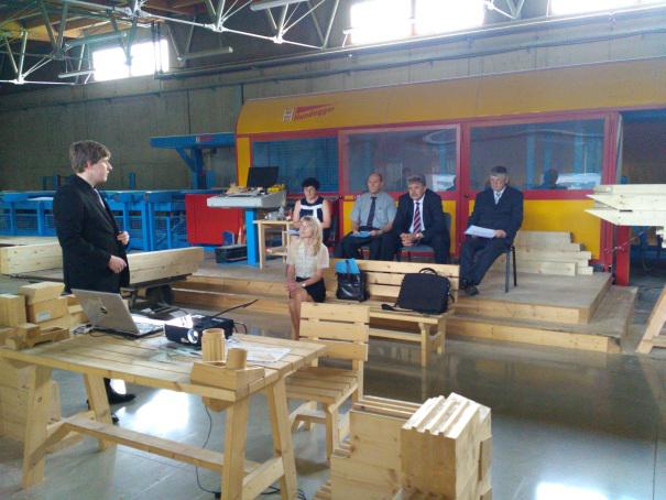 PREMIÉROVÁ MATURITNÍ OBHAJOBA V CNC CENTRU PREMIÉROVÁ MATURITNÍ OBHAJOBA V CNC CENTRU