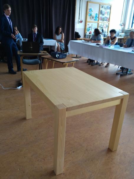 PREMIÉROVÁ MATURITNÍ OBHAJOBA V CNC CENTRU PREMIÉROVÁ MATURITNÍ OBHAJOBA V CNC CENTRU