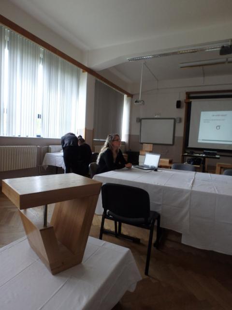 PREMIÉROVÁ MATURITNÍ OBHAJOBA V CNC CENTRU PREMIÉROVÁ MATURITNÍ OBHAJOBA V CNC CENTRU