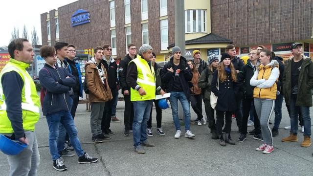 DŮM NA PILOTÁCH DŮM NA PILOTÁCH