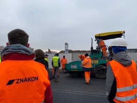 NA STAVBÁCH NA STAVBÁCH