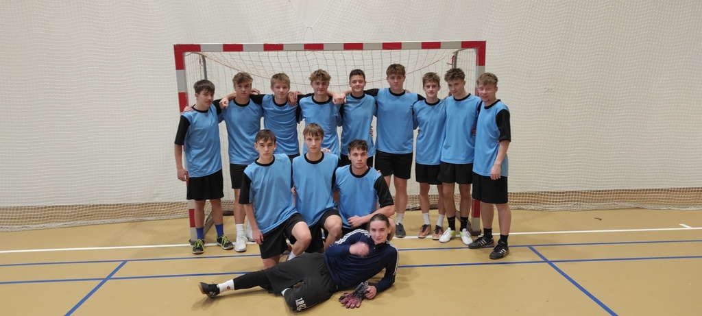 OKRESNÍ KOLO STŘEDOŠKOLSKÉ FUTSALOVÉ LIGY ANEB BRONZ JAKO SYMBOL PRVENSTVÍ OKRESNÍ KOLO STŘEDOŠKOLSKÉ FUTSALOVÉ LIGY ANEB BRONZ JAKO SYMBOL PRVENSTVÍ