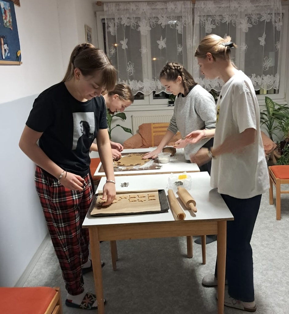STŘÍPKY Z DOMOVA MLÁDEŽE - Vánoce, Vánoce přicházejí… STŘÍPKY Z DOMOVA MLÁDEŽE - Vánoce, Vánoce přicházejí…