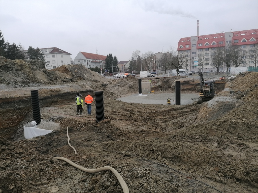 PROCHÁZKA NÁKUPNÍM CENTREM PROCHÁZKA NÁKUPNÍM CENTREM