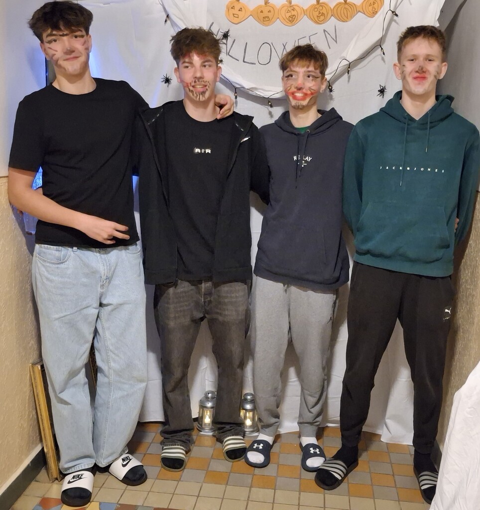 HALLOWEEN MOVIE NIGHT