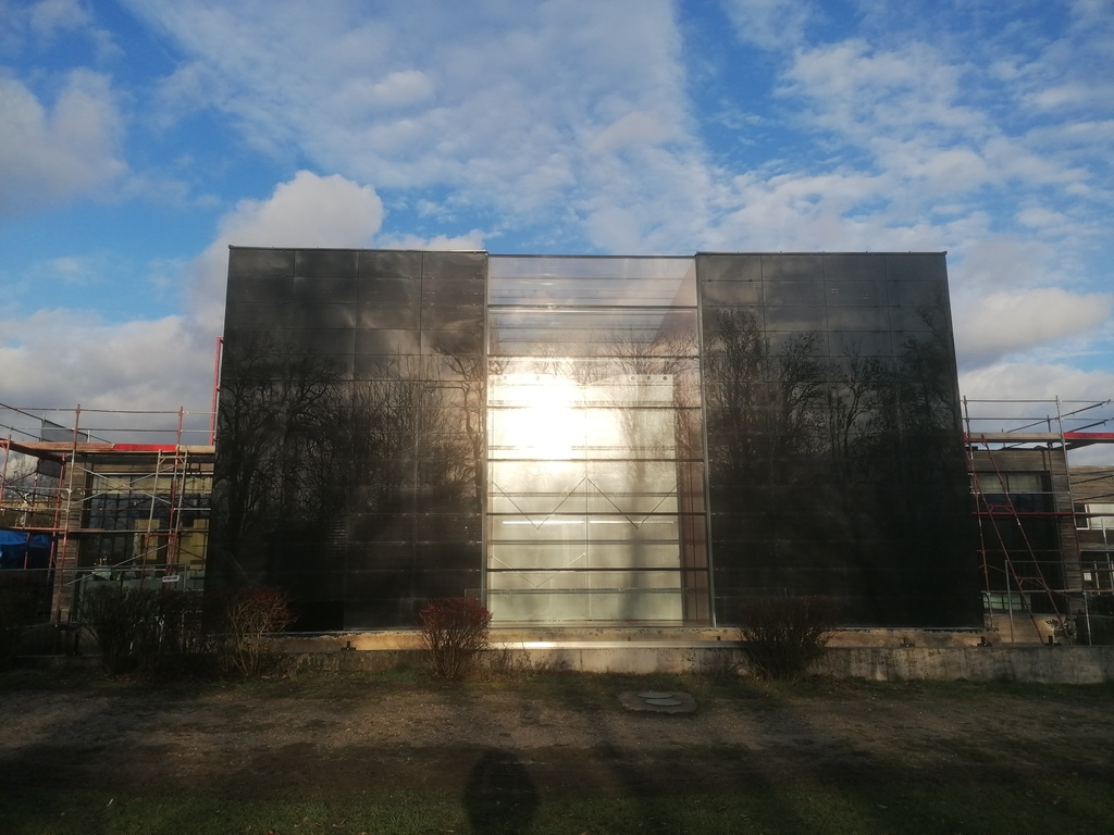 JINÝ KRAJ, JINÝ MRAV