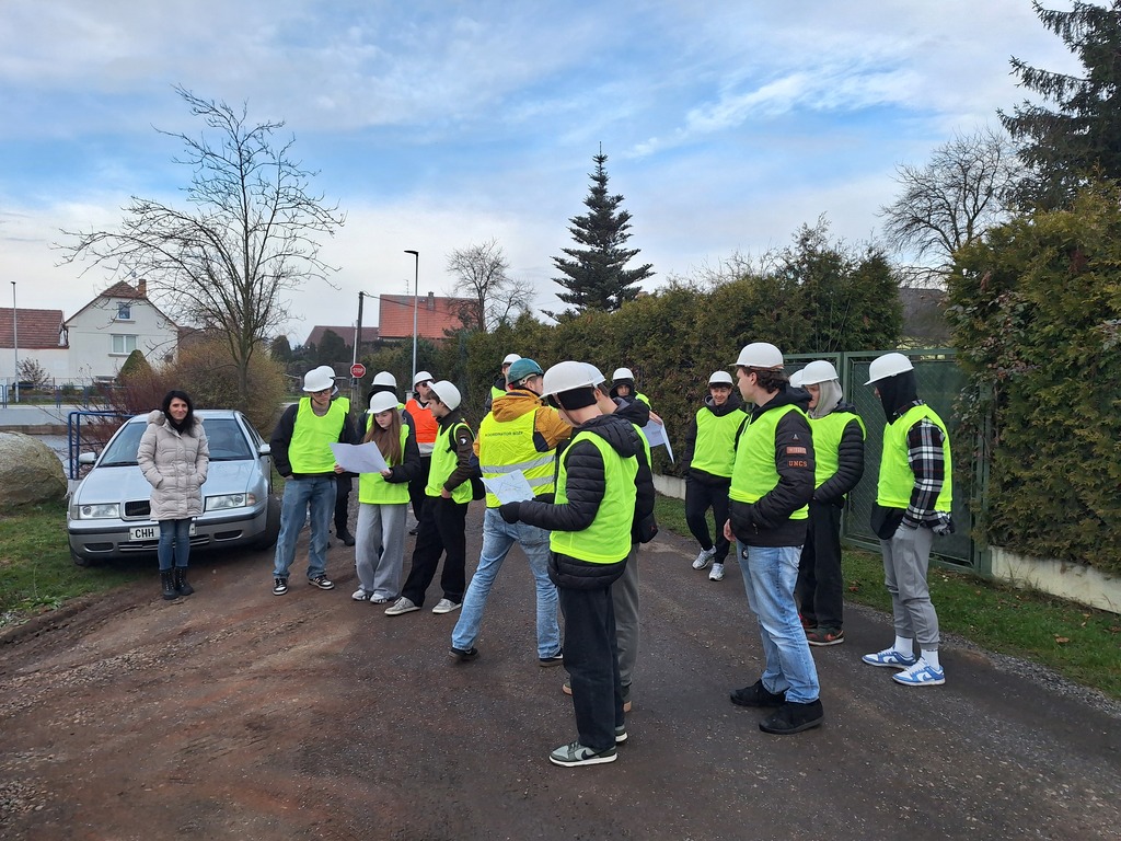 ZA STAVBOU „ZA KOMÍN“.