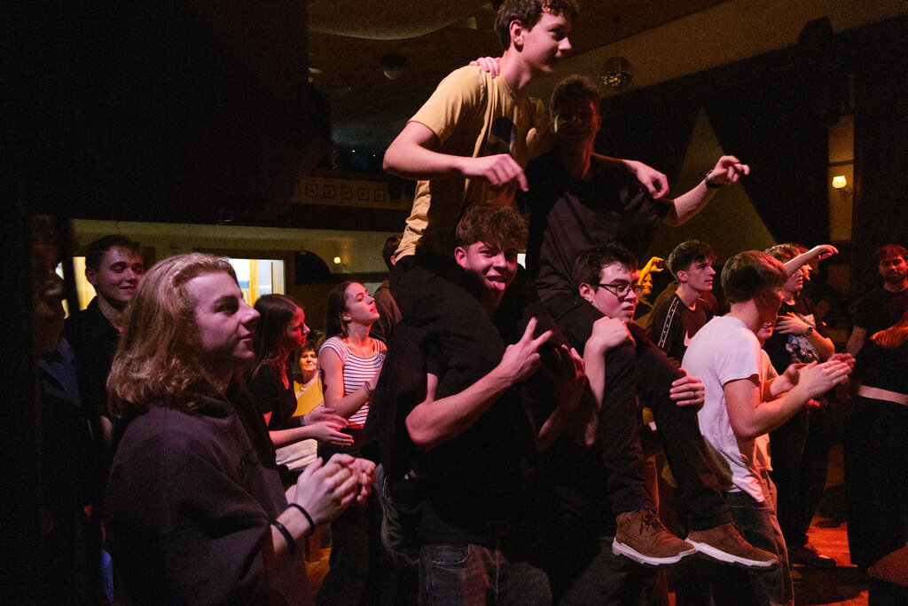 NÁVRAT DO PŘEDVÁNOČNÍHO ČASU