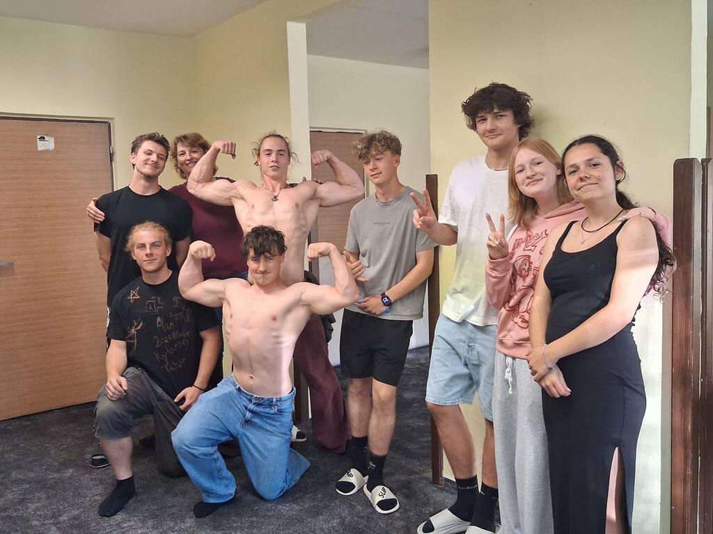 KLÁNÍ V PÁCE